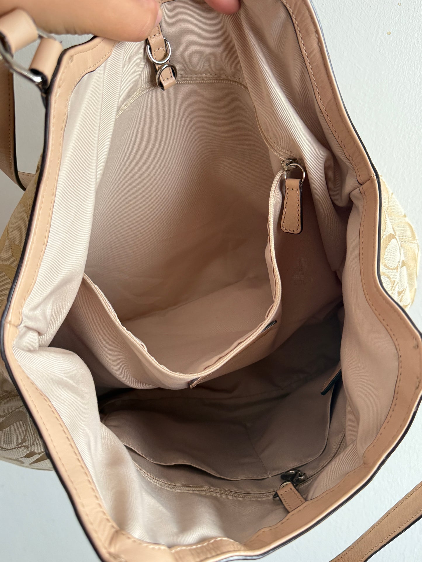 Coach Devin Signature Tote Shoulder Bag