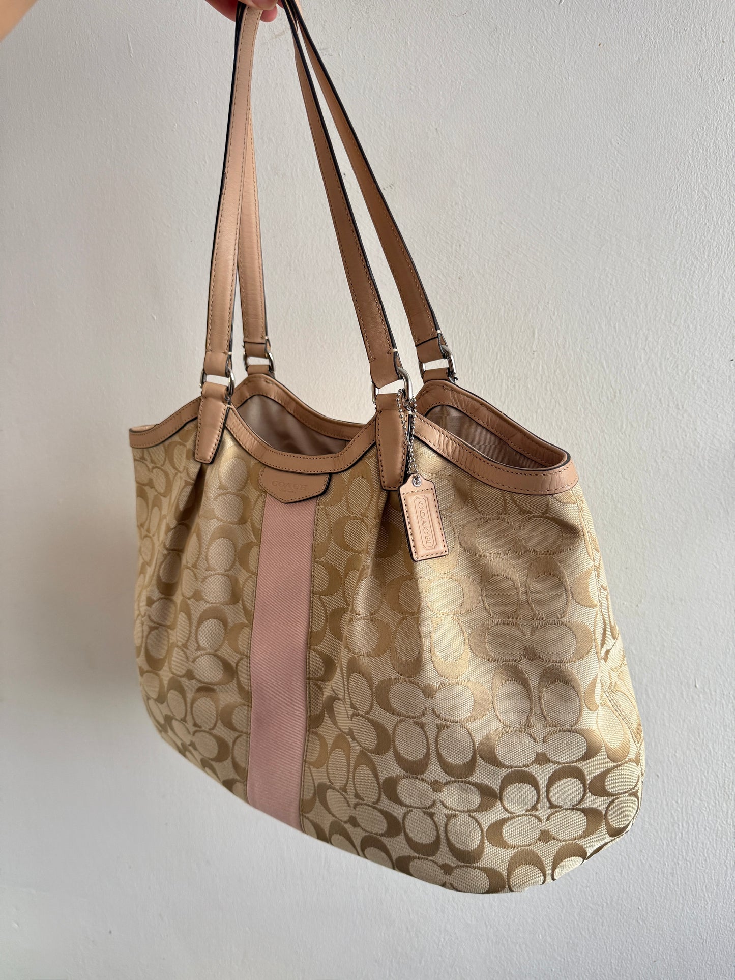Coach Devin Signature Tote Shoulder Bag