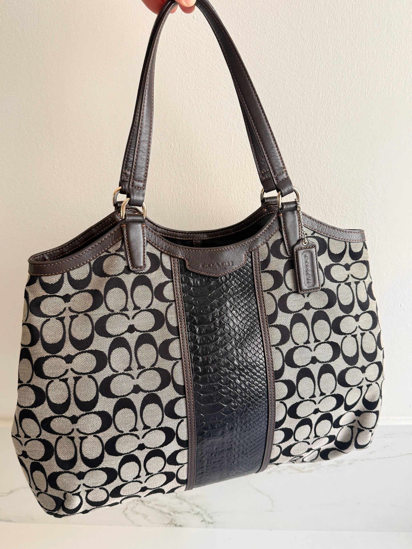 Super Rare Coach Devin Signature Tote Shoulder Bag