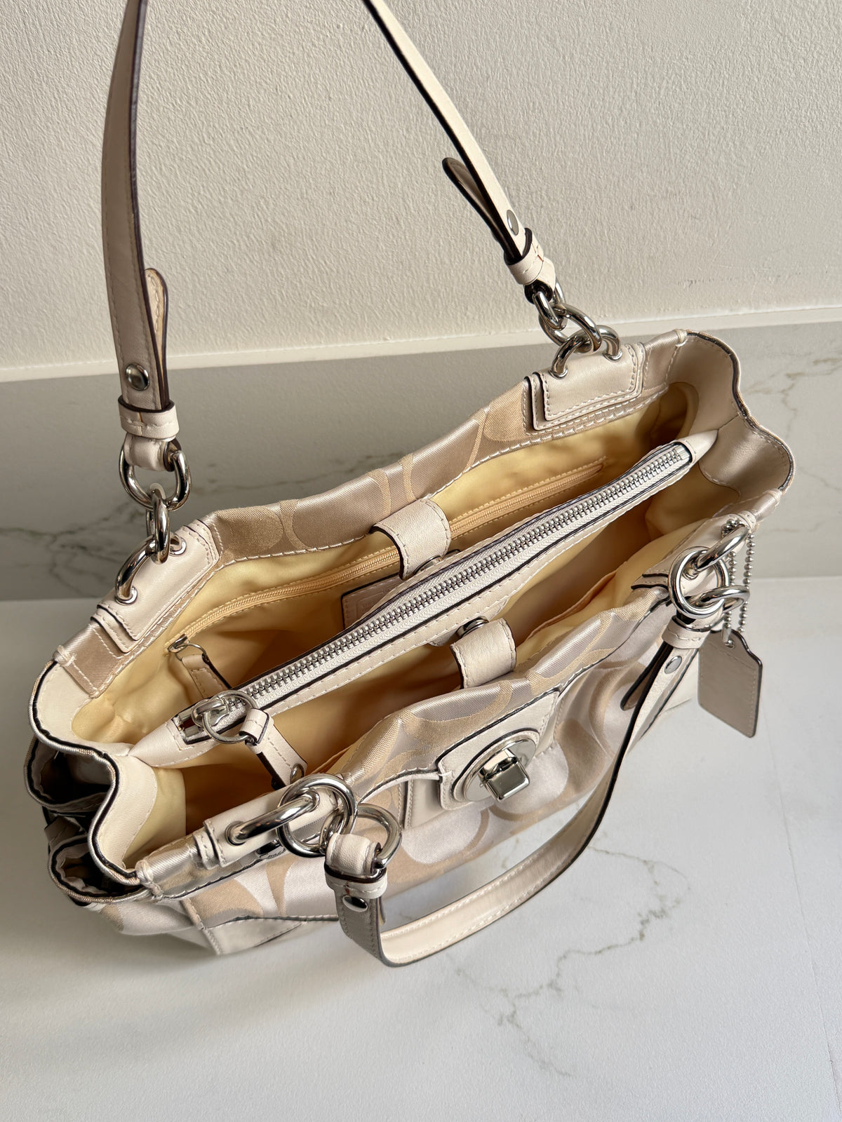 Super Rare Coach Op Art Peyton Shoulder Bag