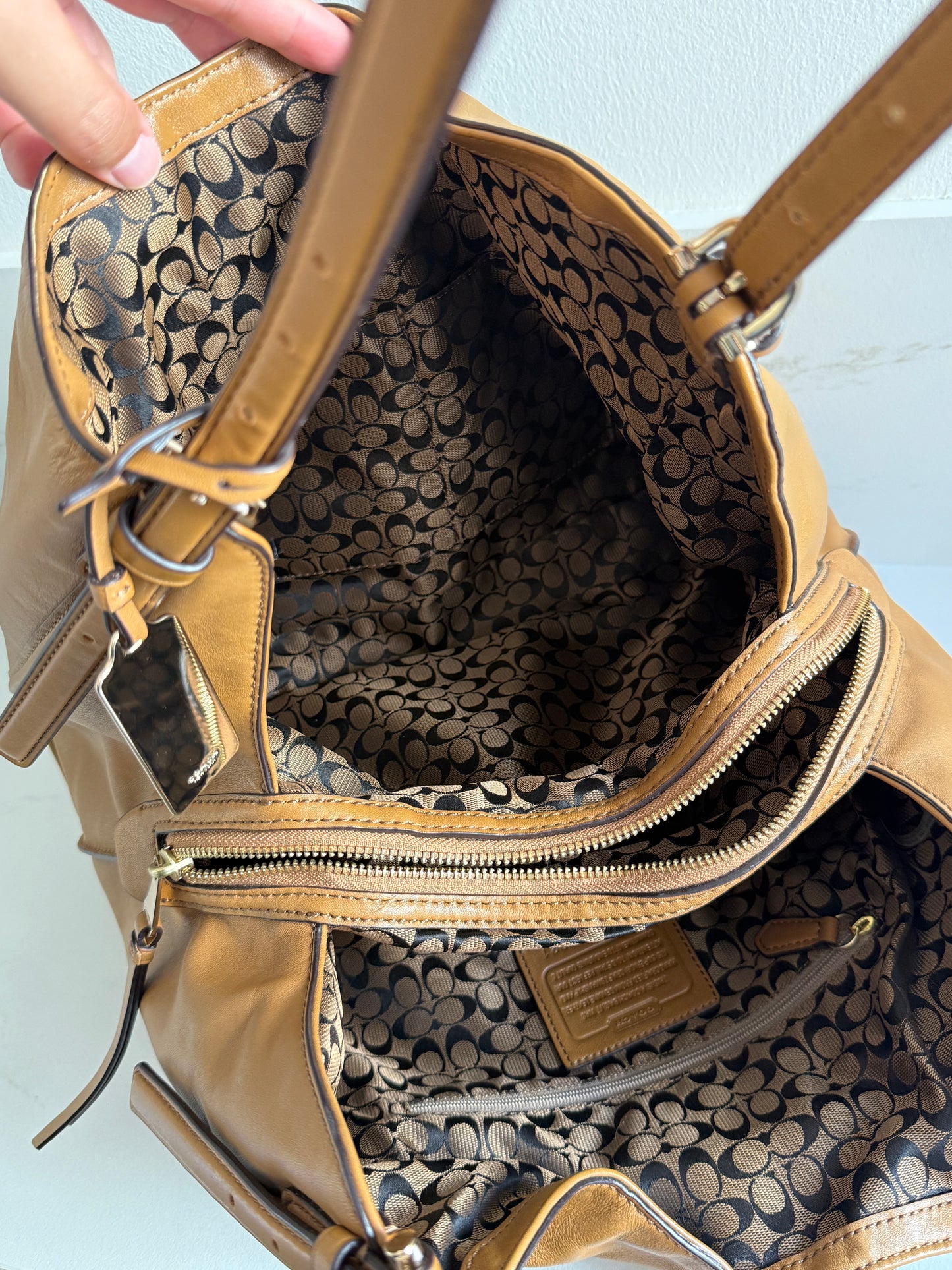 Super Rare Coach Carlyle Leather Shoulder Bag